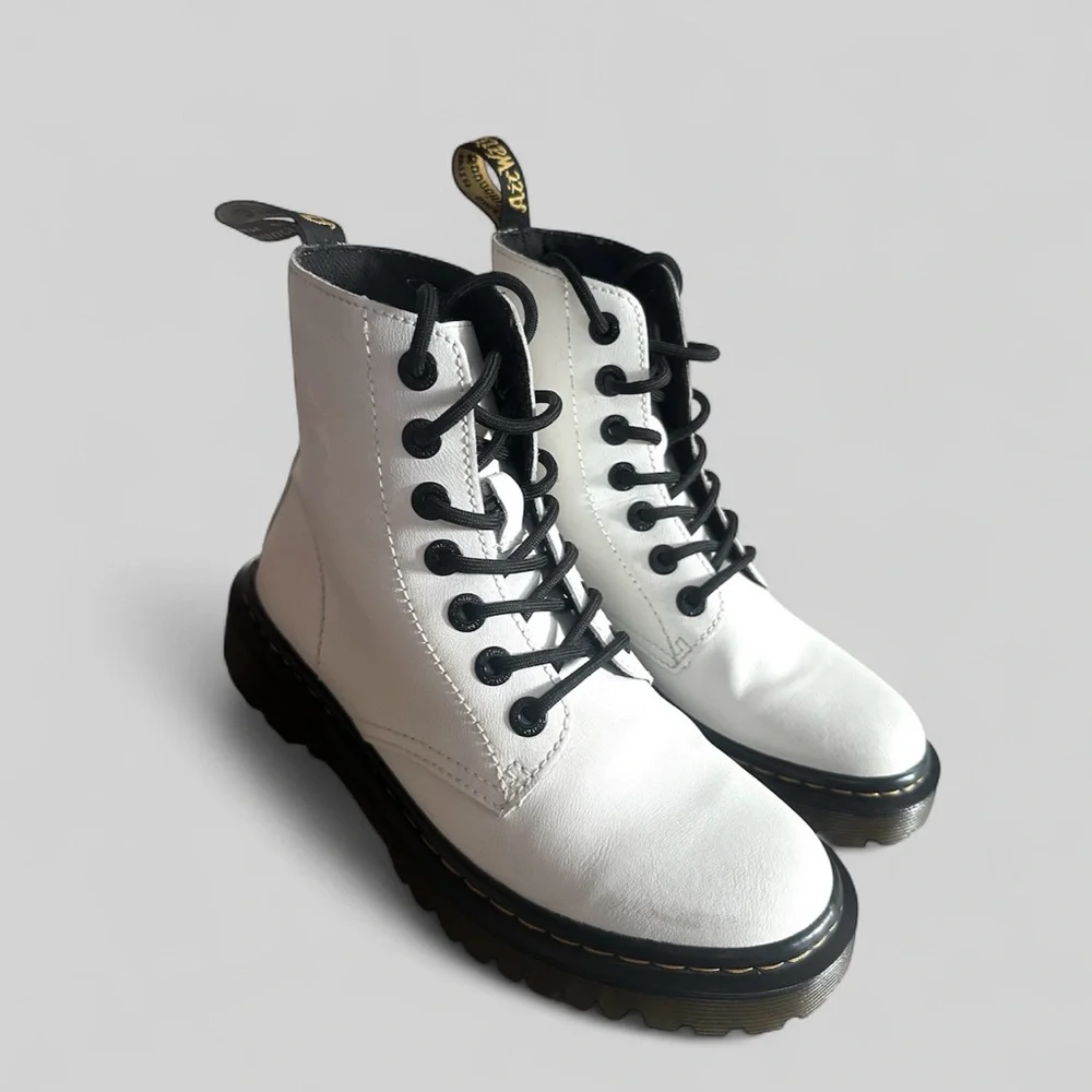 Dr. Doc Martens Luana White Boots Women’s Size 5 - Picture 2 of 7